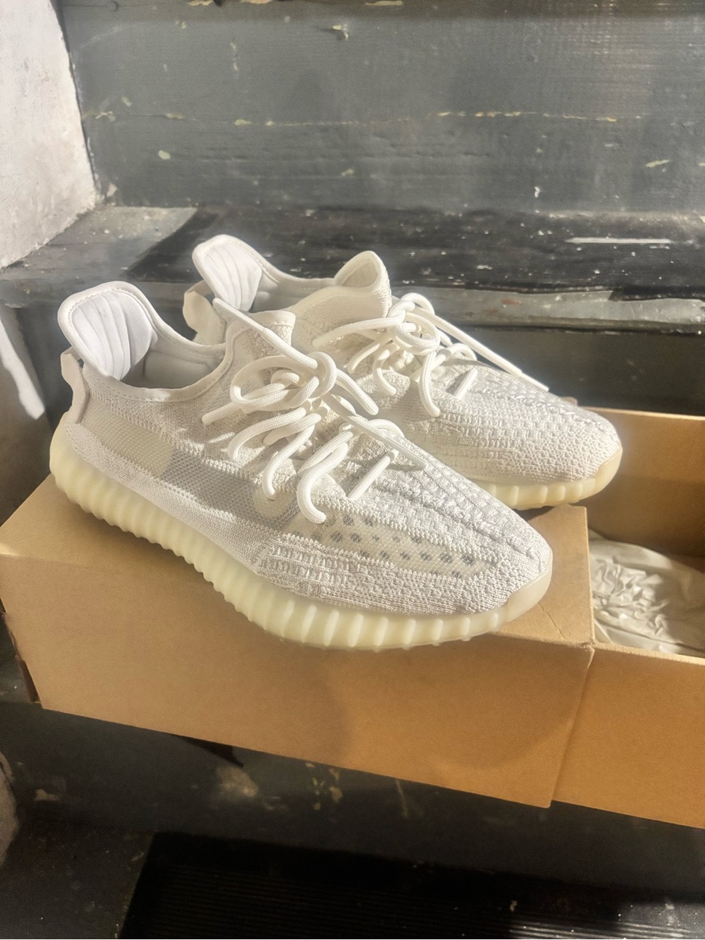 adidas Yeezy Boost 350 V2 White US 8.5 Sneakers
